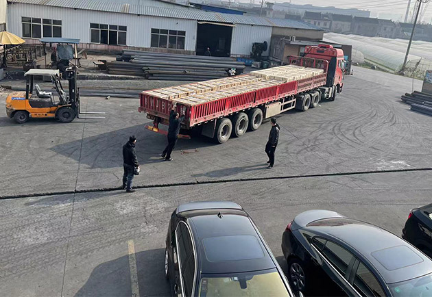 产品装车发货中